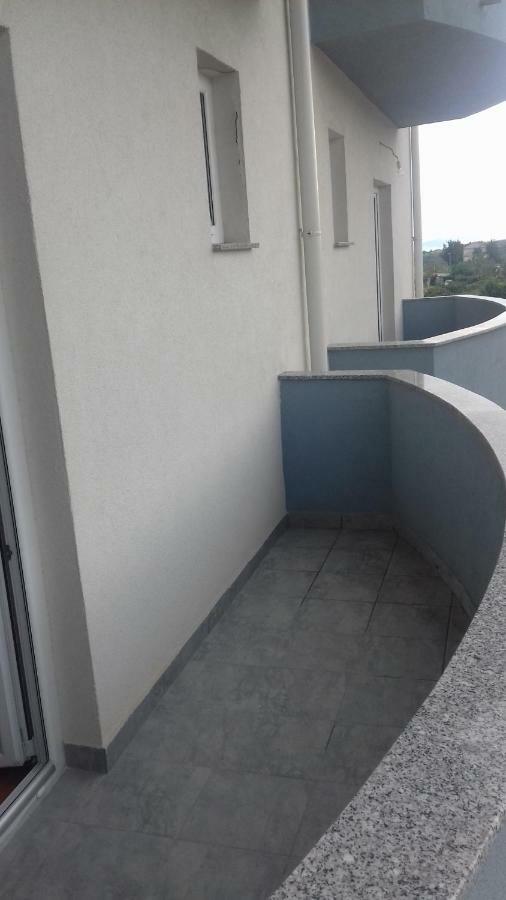 Apartmani Niko 1 Radovin Exterior photo