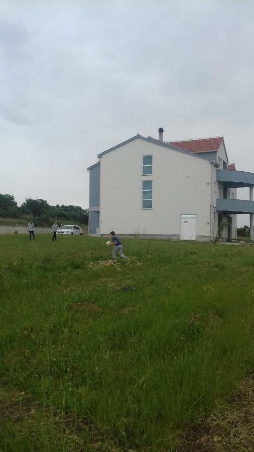 Apartmani Niko 1 Radovin Exterior photo
